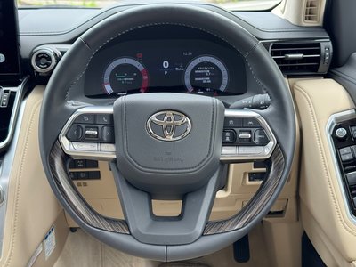 2025 Toyota LAND CRUISER 300 — миниатюра 39