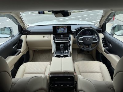 2025 Toyota LAND CRUISER 300 — миниатюра 38