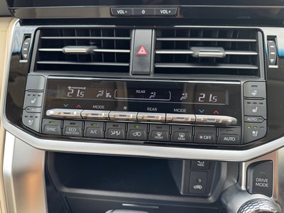 2025 Toyota LAND CRUISER 300 — миниатюра 32