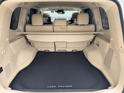 2025 Toyota LAND CRUISER 300 — миниатюра 17