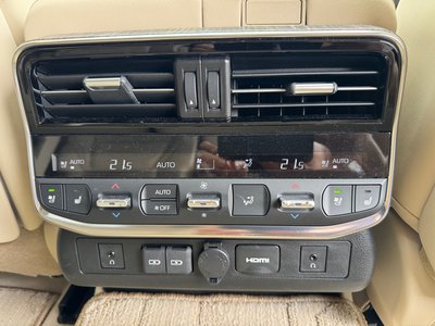 2025 Toyota LAND CRUISER 300 — миниатюра 21