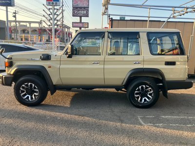 TOYOTA LAND CRUISER 70 - 4