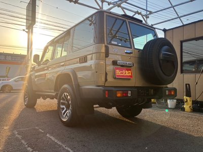 TOYOTA LAND CRUISER 70 - 6
