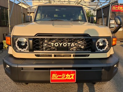 TOYOTA LAND CRUISER 70 - 2