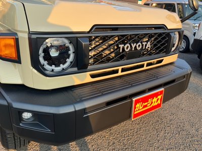 TOYOTA LAND CRUISER 70 - 5