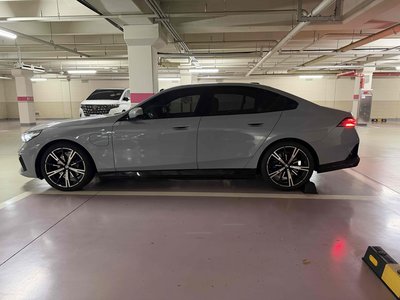 صورة 4 لـ 2025 BMW 5 SERIES