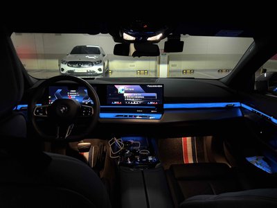 2025 BMW 5 SERIES 缩略图 13