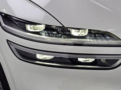 صورة 9 لـ 2024 Genesis GV70