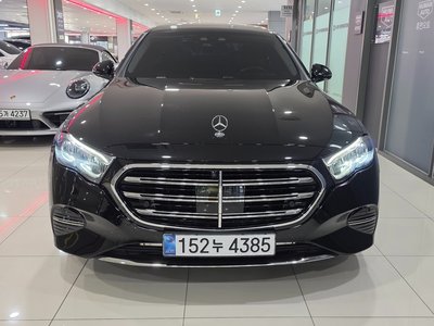2025 Mercedes-BENZ E-CLASS photo 2
