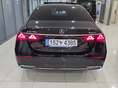 2025 Mercedes-BENZ E-CLASS photo 3