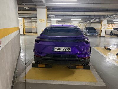 LAMBORGHINI URUS - 4