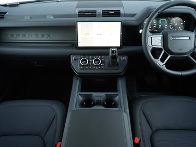 LAND ROVER DEFENDER - 6