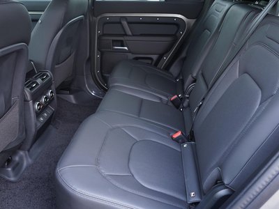 LAND ROVER DEFENDER - 10