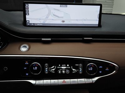 2021 Genesis GV70 — миниатюра 13