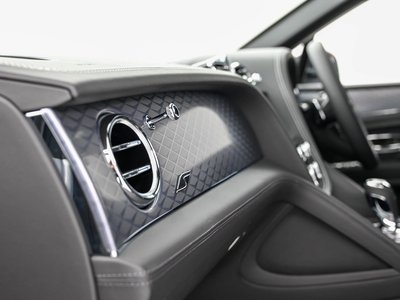 2023 Bentley BENTAYGA — миниатюра 19