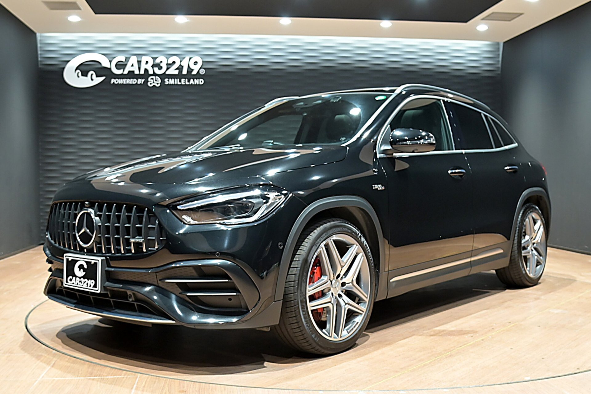 MERCEDES-BENZ GLA AMG - View 1