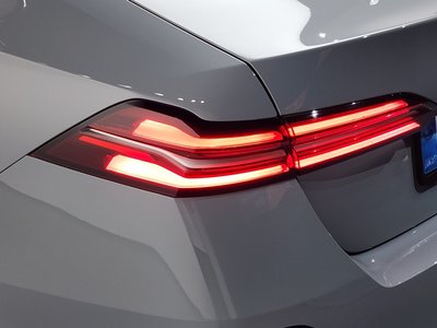 2025 BMW 5 SERIES — фото 10