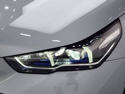 2025 BMW 5 SERIES — фото 9