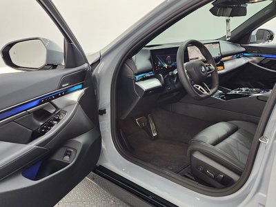 2025 BMW 5 SERIES — миниатюра 13