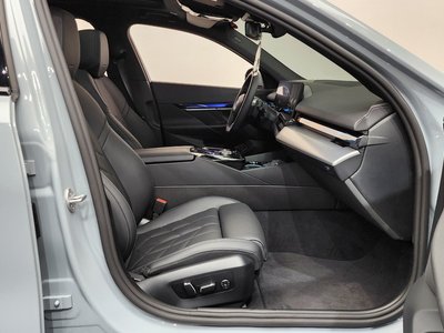 2025 BMW 5 SERIES — миниатюра 16