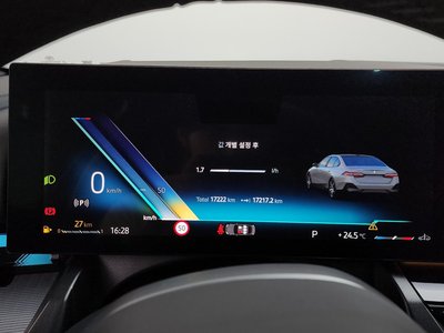 2025 BMW 5 SERIES — миниатюра 11