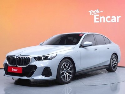 2025 BMW 5 SERIES — фото 1