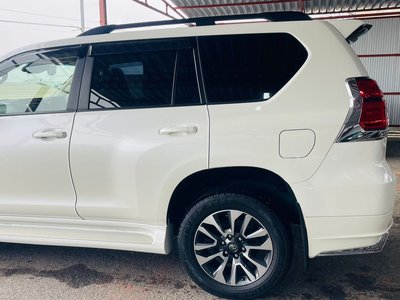 TOYOTA LAND CRUISER PRADO - 9