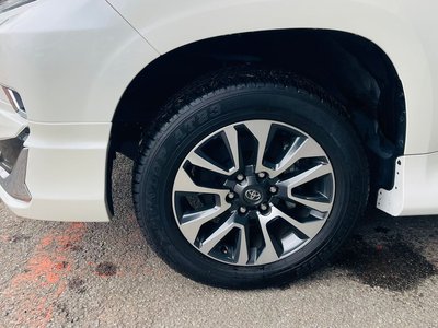 TOYOTA LAND CRUISER PRADO - 8