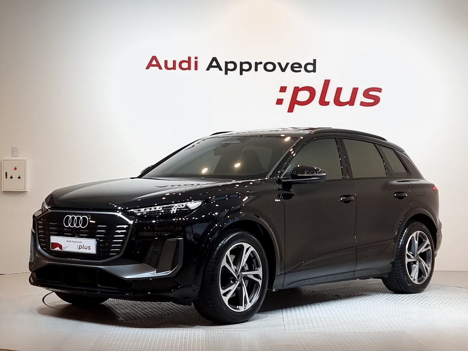 AUDI Q6 E-TRON - View 1