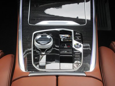 2025 BMW X7 缩略图 60