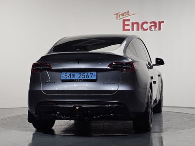 TESLA MODEL Y - 3