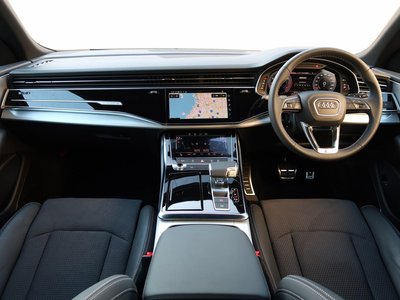AUDI Q8 - 10