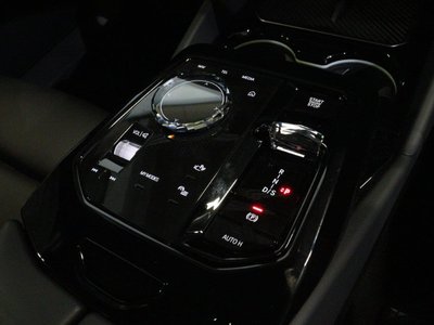 2025 BMW 5 SERIES TOURING — миниатюра 30