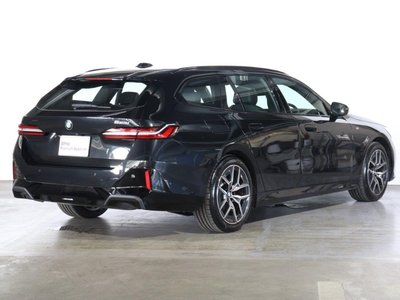 2025 BMW 5 SERIES TOURING — фото 2