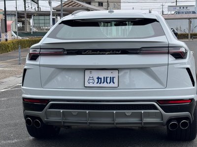 LAMBORGHINI URUS - 4