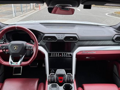 LAMBORGHINI URUS - 5