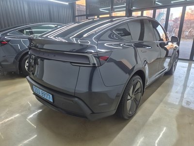 TESLA MODEL Y - 6