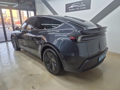 TESLA MODEL Y - 3
