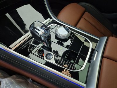 BMW 8 SERIES - 8