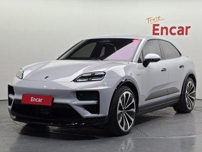 PORSCHE MACAN - 1