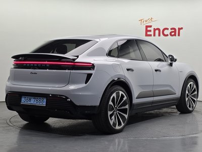 PORSCHE MACAN - 3