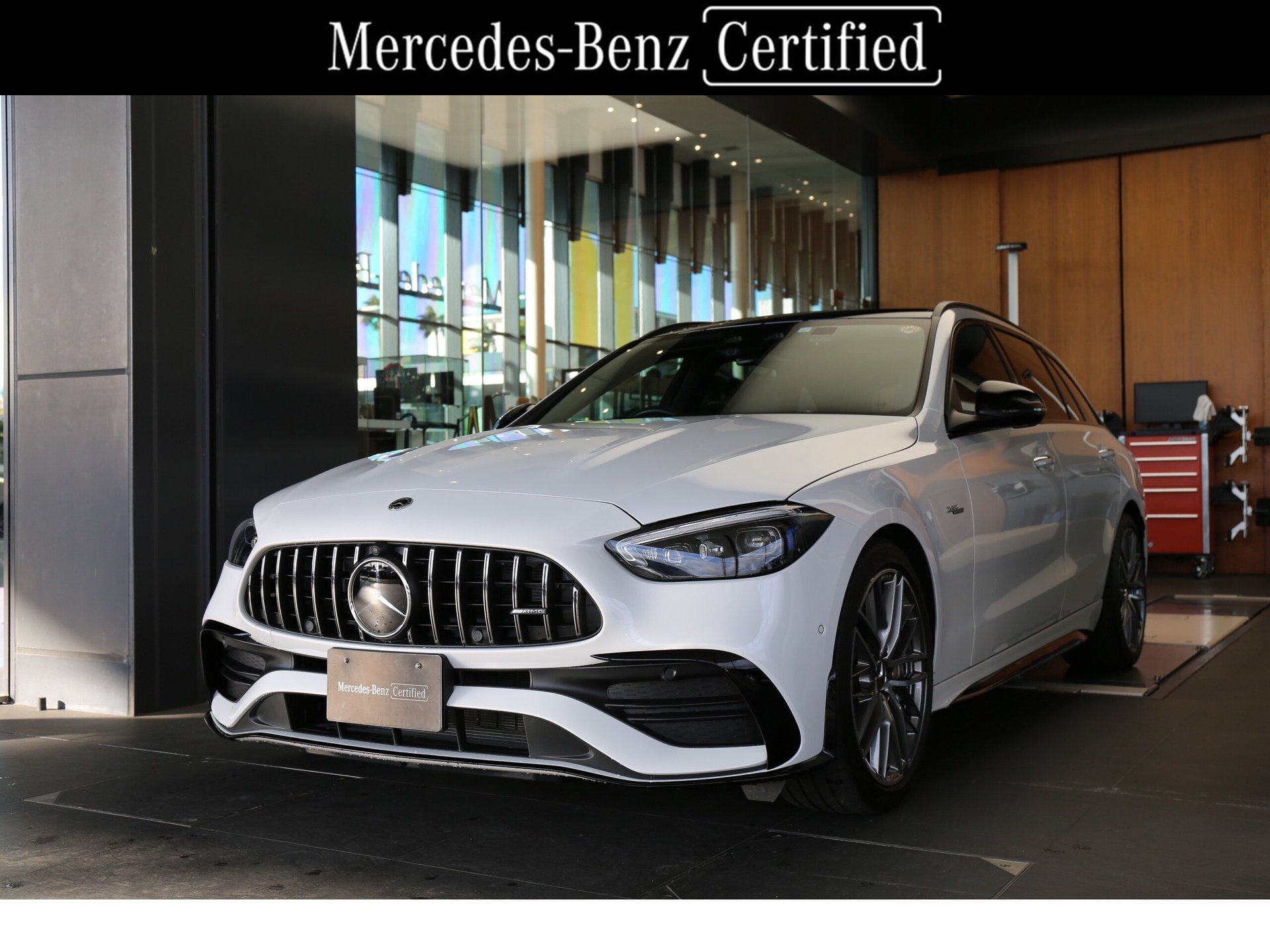 MERCEDES-BENZ C-CLASS WAGON AMG - View 1