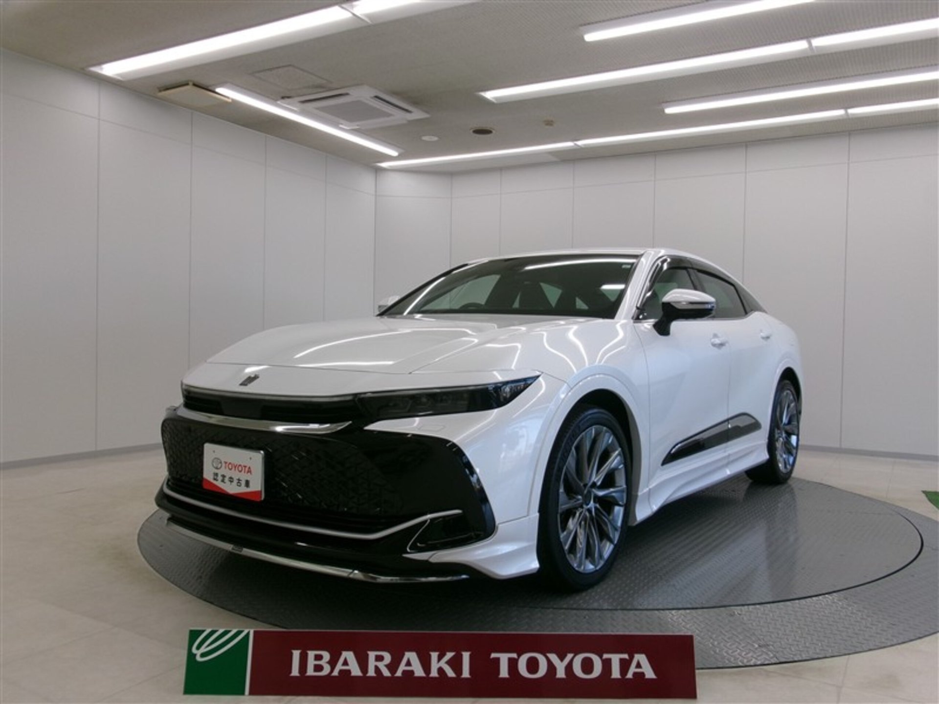 TOYOTA CROWN CROSSOVER - View 1