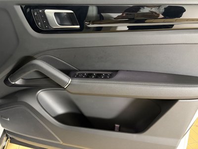 2022 Porsche CAYENNE — миниатюра 18