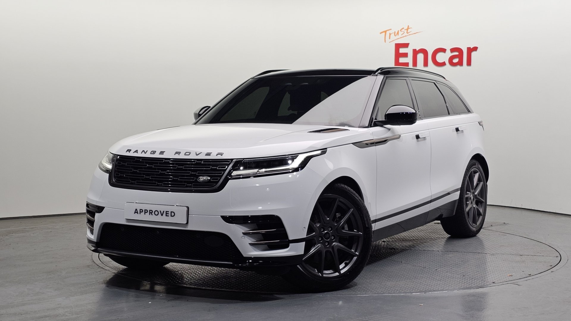 LAND ROVER RANGE ROVER VELAR - View 1