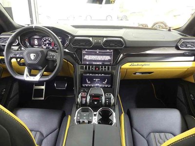 LAMBORGHINI URUS - 3