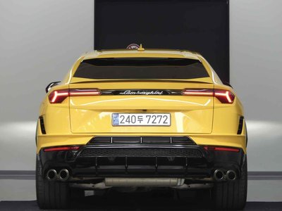 LAMBORGHINI URUS - 2