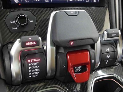 LAMBORGHINI URUS - 5