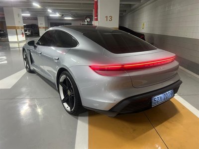 PORSCHE TAYCAN - 3
