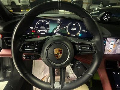 PORSCHE TAYCAN - 7